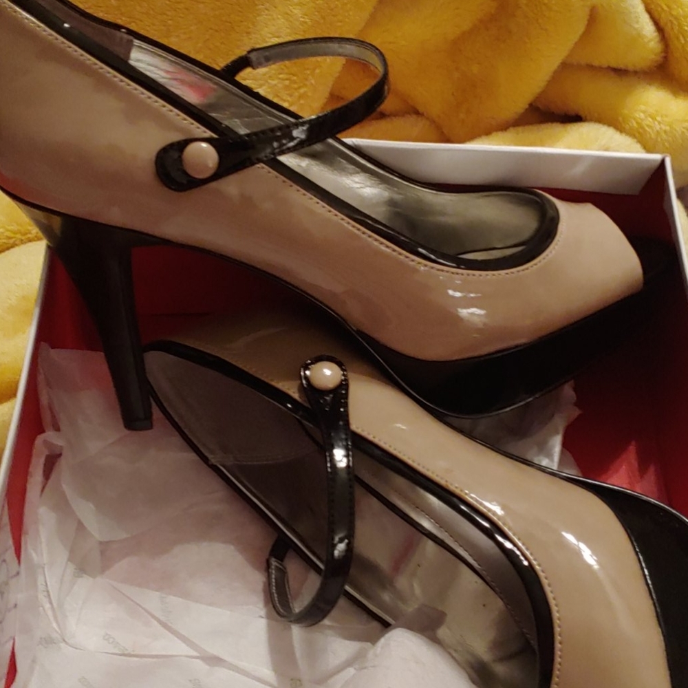 Pumps - Picture 2 of 3